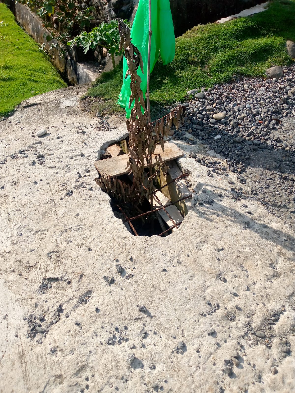 Warga Desa Taba Jambu Swadaya Perbaiki Jalan Berlobang 2 IMG 20250216 WA0017