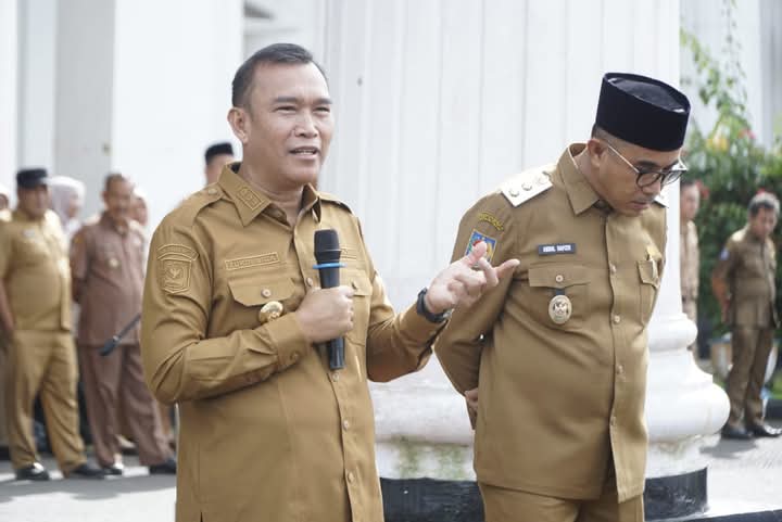Pimpin Apel Bersama Pasca Pelantikan, Bupati Kepahiang Minta ASN Tingkatkan Disiplin Kerja 2 FB IMG 1741106119411