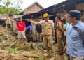 Wakil Bupati Salurkan Bantuan Kepada Korban Longsor