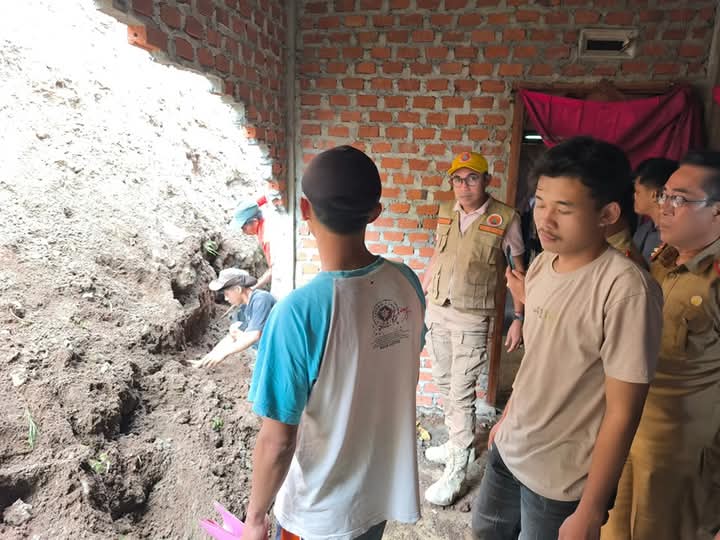 Wakil Bupati Salurkan Bantuan Kepada Korban Longsor 3 FB IMG 1741114128228
