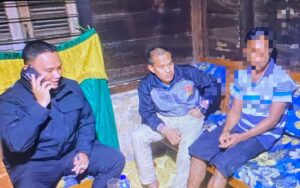 Usai Membunuh, Pelaku Diamankan Polisi Di Rumah Kades