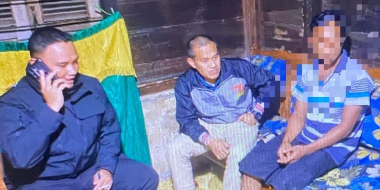 Usai Membunuh, Pelaku Diamankan Polisi Di Rumah Kades 1 Usai Membunuh, Pelaku Diamankan Polisi Di Rumah Kades