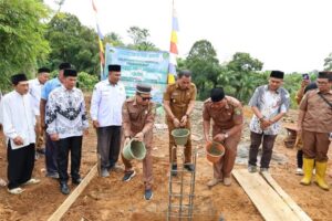 Pembangunan Masjid As-Salaam Desa Taba Tengah, Wabup Benteng Letakkan Batu Pertama