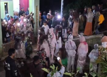 Lebaran Ke 2, Desa Tapak Gedung Kumpulkan Berbagi Makluk Ghoib