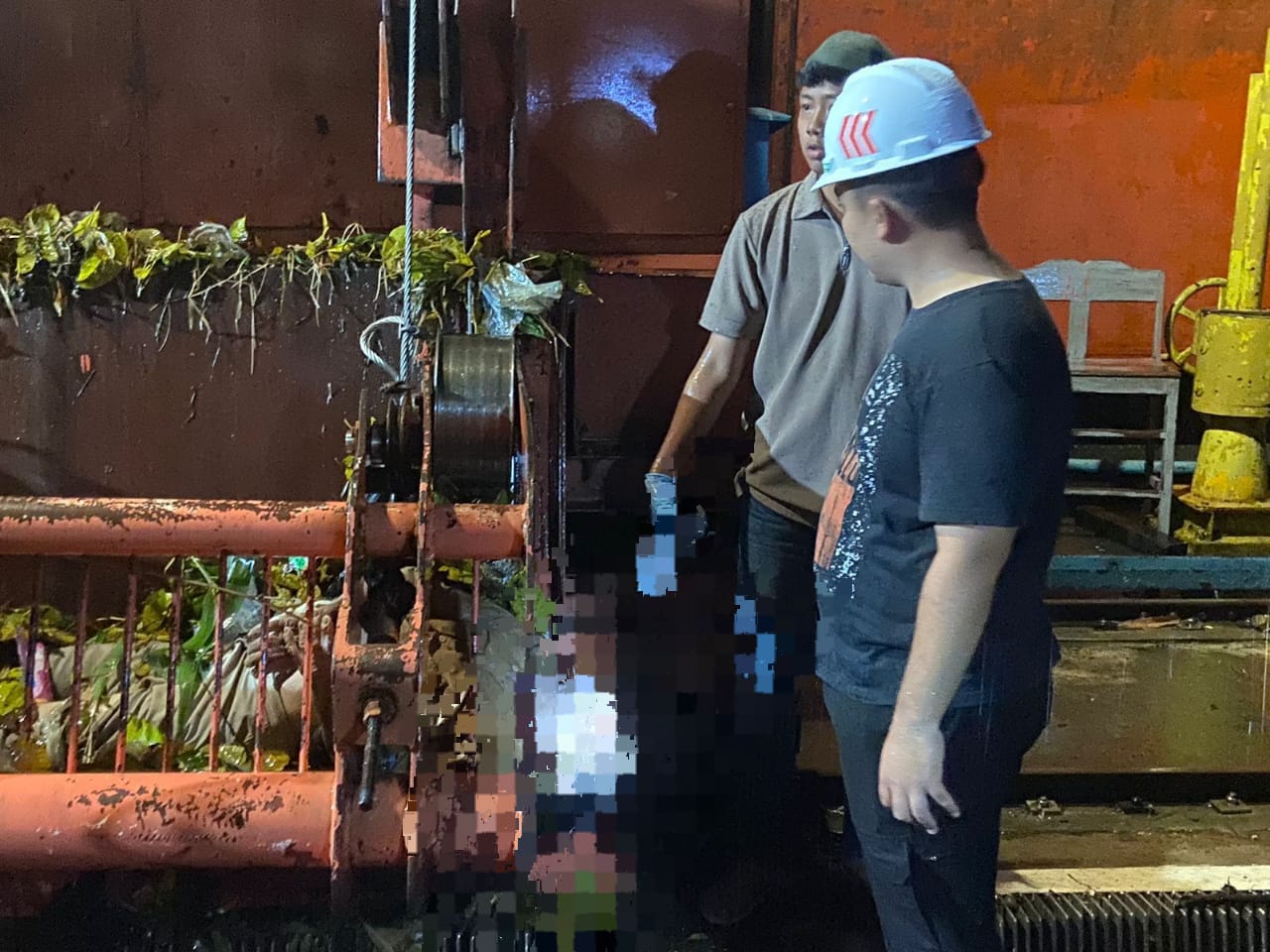 Penemuan Mayat Tersangkut di PLTA Tes Lebon