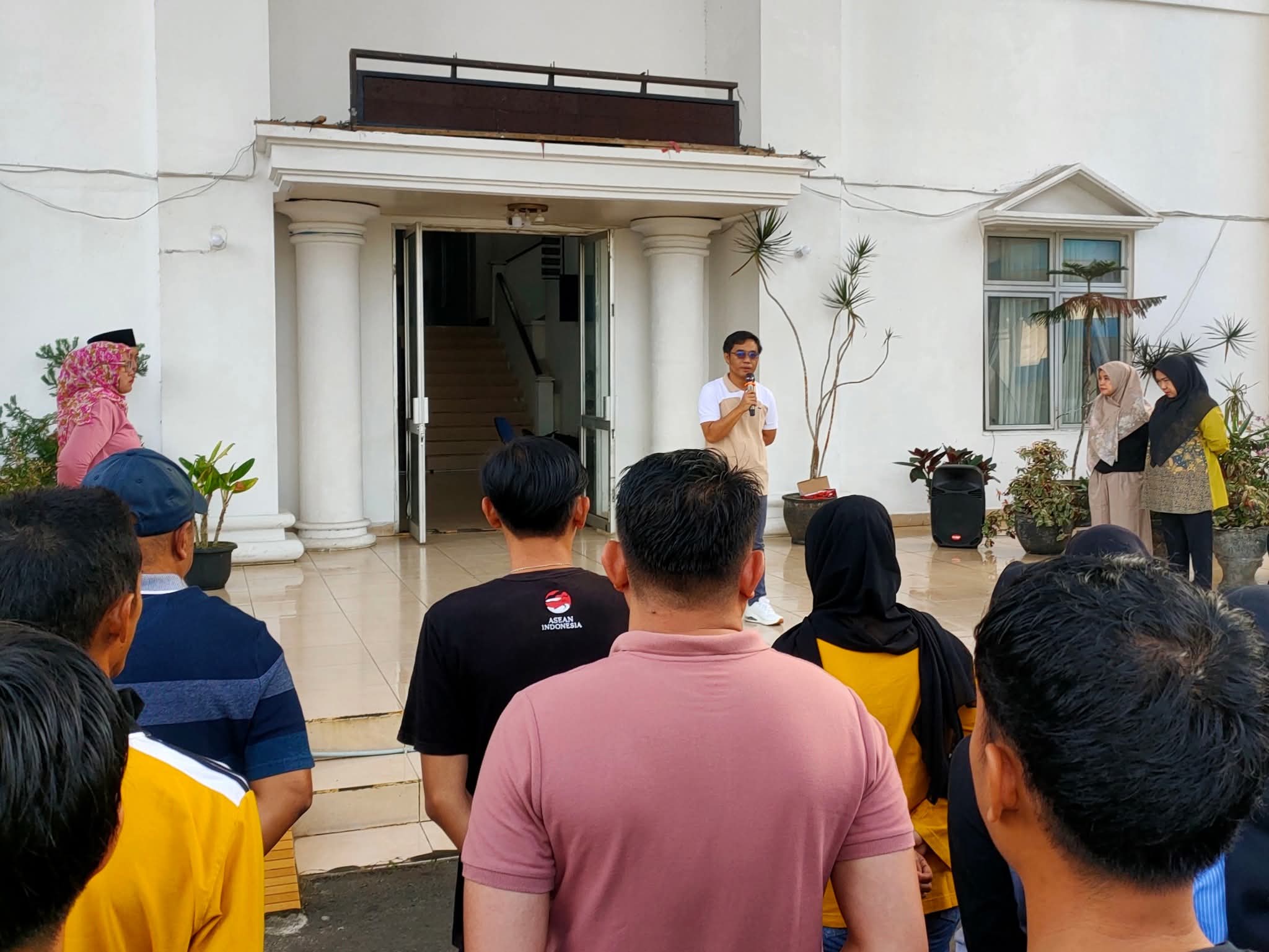 Bersama Wakil Bupati, Plt Sekwan Gelar Kegiatan Jumat Bersi 2 FB IMG 1754072827436