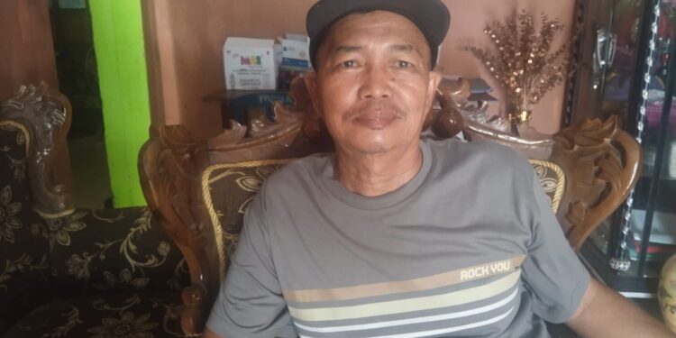 Home 60 Sejalan Dengan Program Pemkab Kepahiang, Pemdes Talang Karet Buat Penerangan Jalan