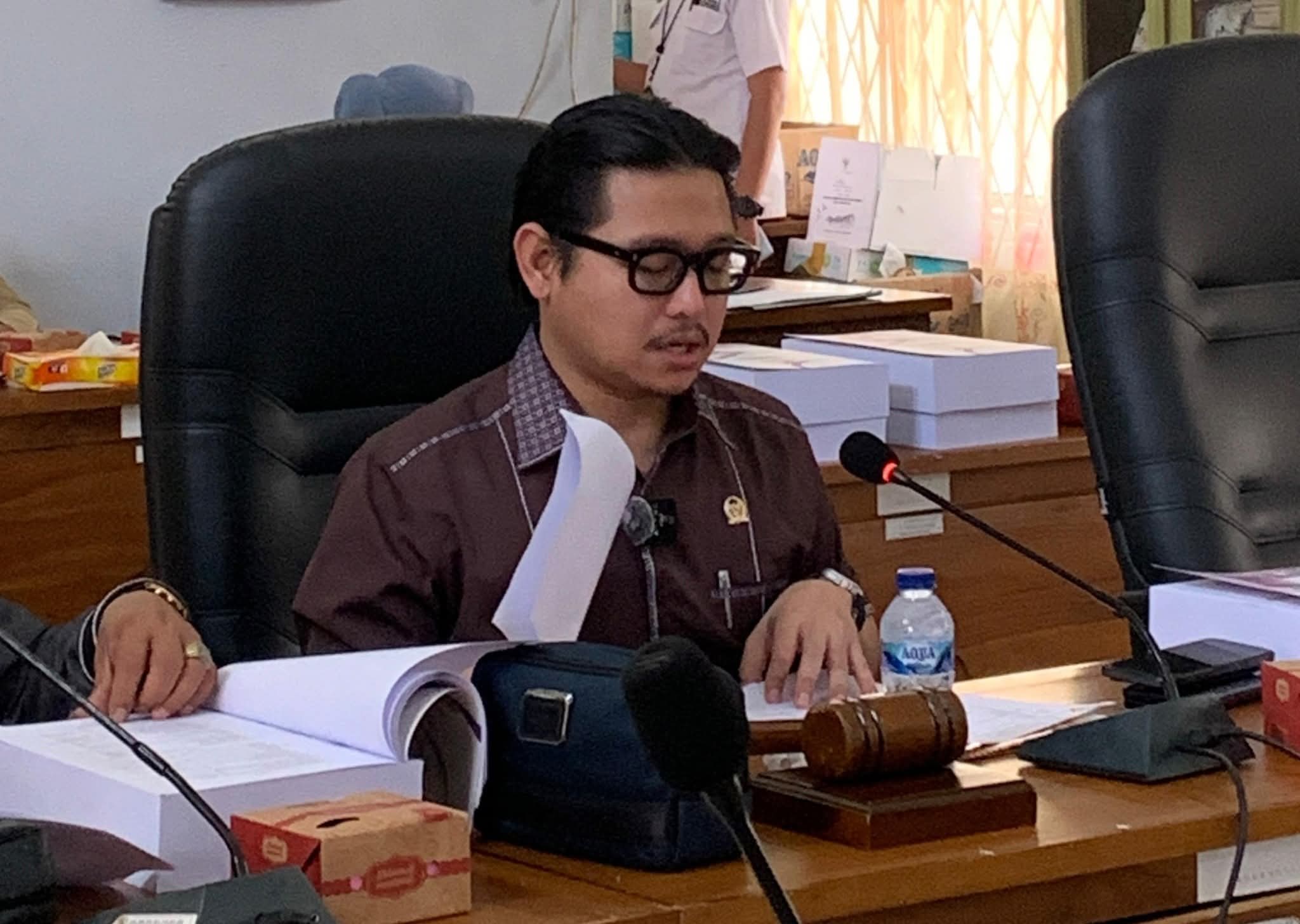 Banggar Dan TAPD Bahas Raperda APBD 2026 2 FB IMG 1763130217601