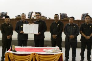 DPRD dan Pemda Kepahiang Sahkan Bappeda Menjadi Bapperinda