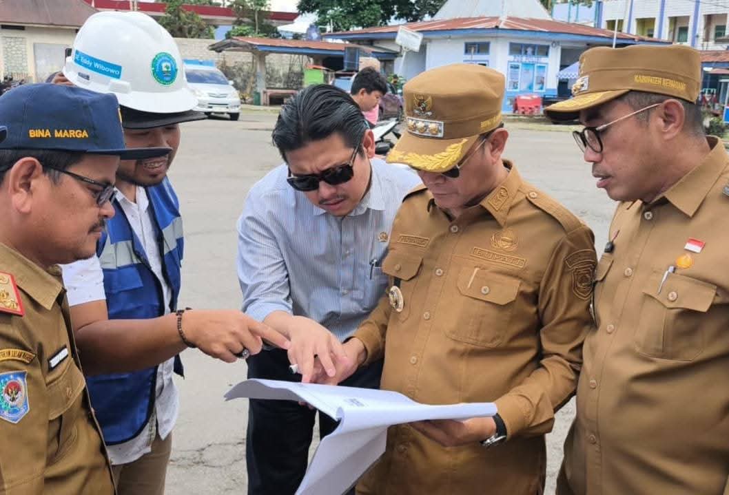 Ketua DPRD Hadiri Titik Nol Jalan Terminal Dan Jalan Pasar Ujung 2 FB IMG 1763215104601