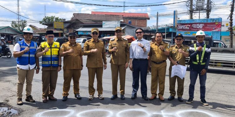 Ketua DPRD Hadiri Titik Nol Jalan Terminal Dan Jalan Pasar Ujung 1 Ketua DPRD Hadiri Titik Nol Jalan Terminal Dan Jalan Pasar Ujung