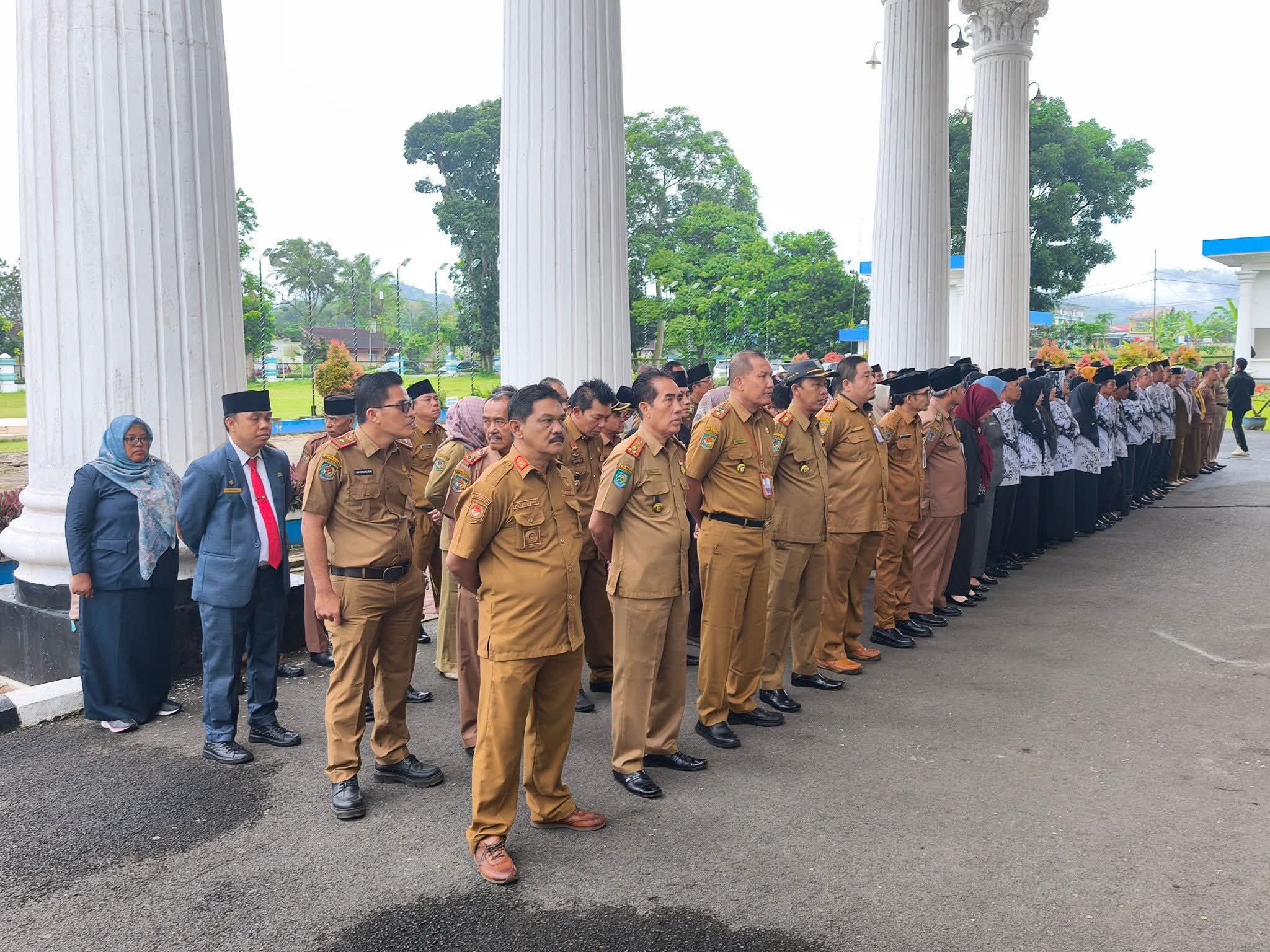 Bupati Pimpin Apel Gabungan kepala OPD, kepsek, dan Kepala Puskesmas se-Kabupaten Kepahiang 3 FB IMG 1765598840435