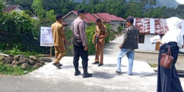 Pastikan Kualitas Bangunan, Pemdes Suka Sari Tinjau Pembangunan Jalan Rabat Beton 4 Pastikan Kualitas Bangunan, Pemdes Suka Sari Tinjau Pembangunan Jalan Rabat Beton